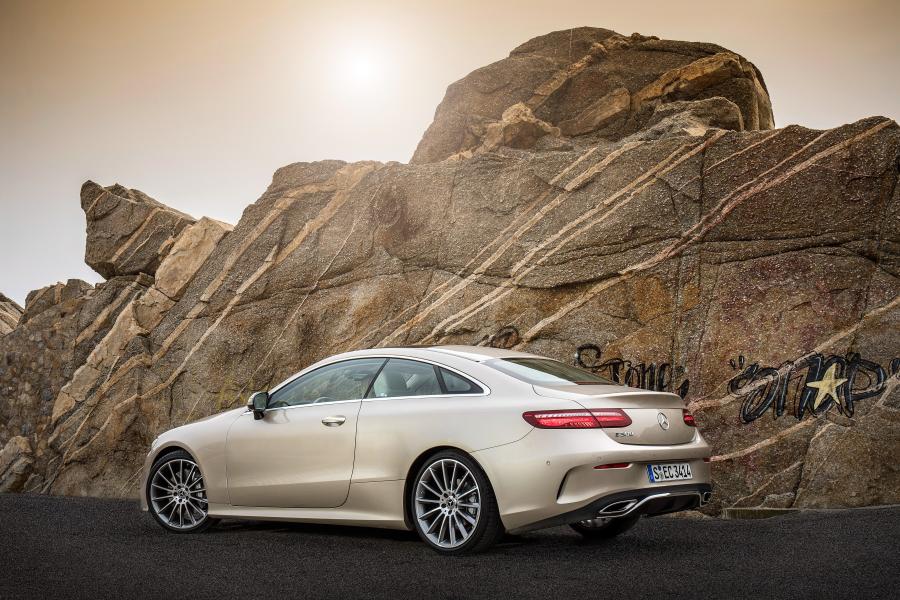  Mercedes-Benz E300 AMG Line Coupe 2017 года  (WW) (фото 12 из 20)
